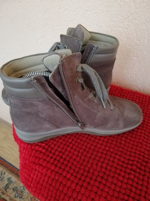 Ghete piele naturala și blana Helvesko nr 38