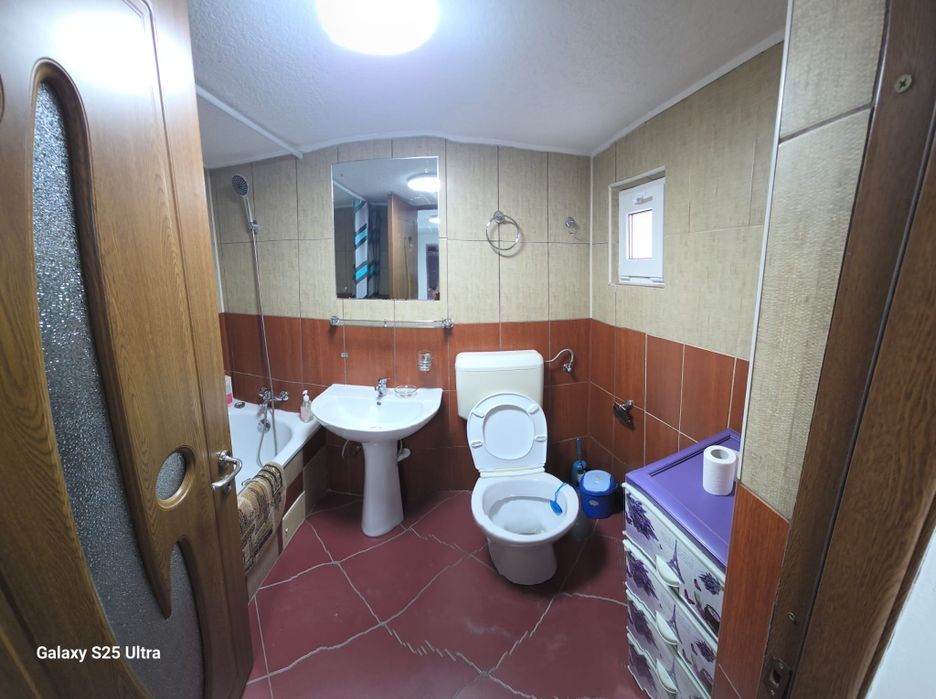 Inchiriez garsoniera la curte sector 2