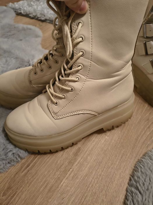 Ghete cu platforma Bershka și Stradivarius