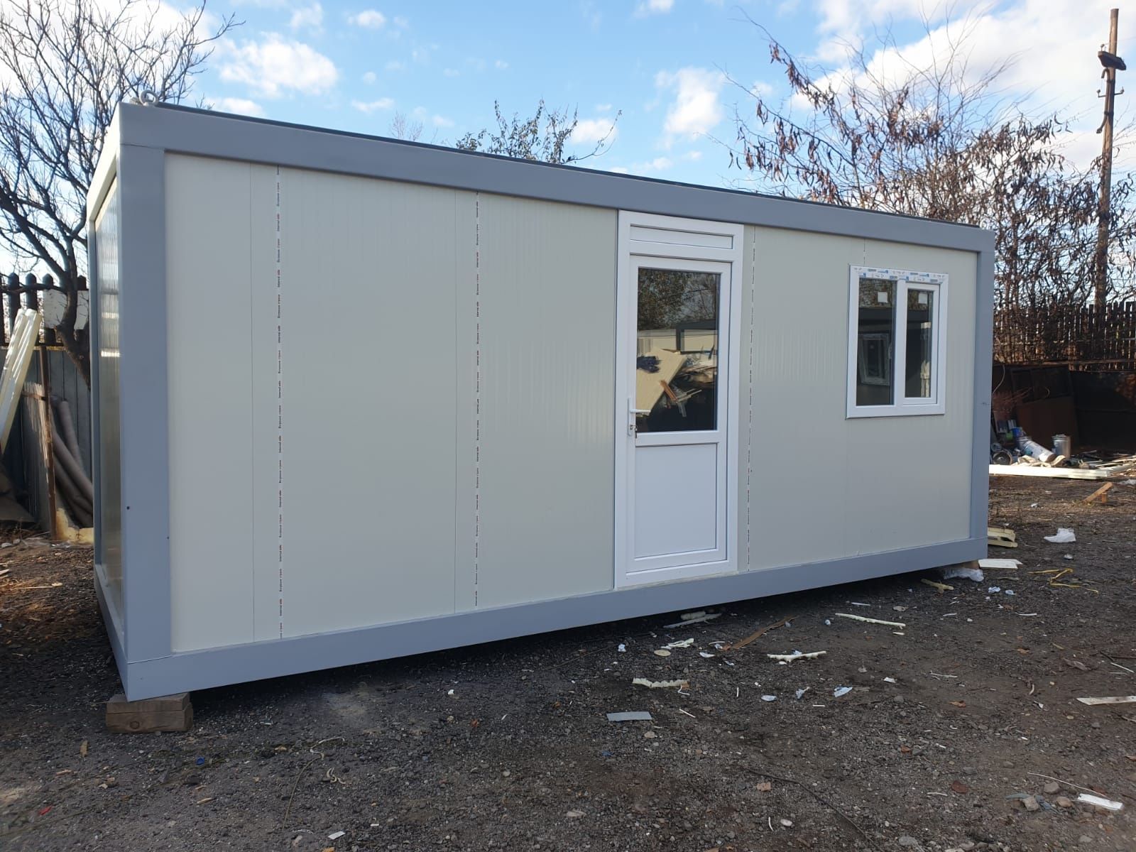 Vând container modular 2,4x3m cu sau fără grup sanitar, vestiar, birou