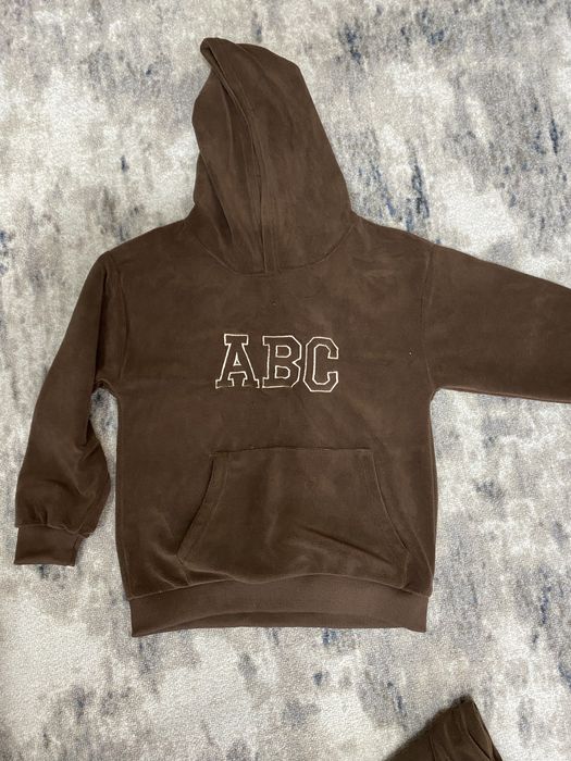 Продам детские спортивные костюмы