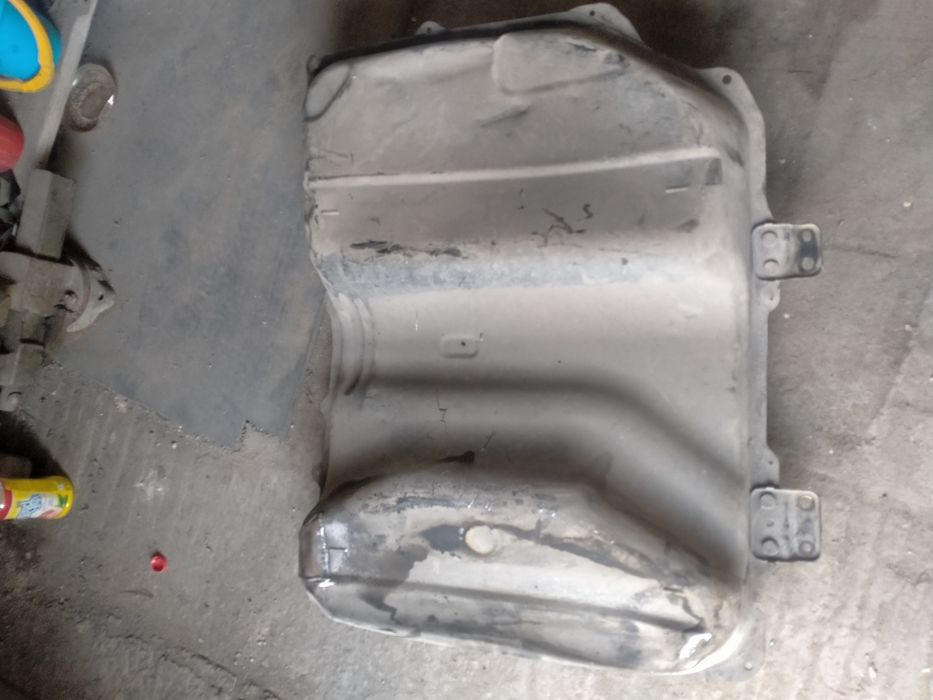 Продам бензобак Тойота Эстима полный привод
