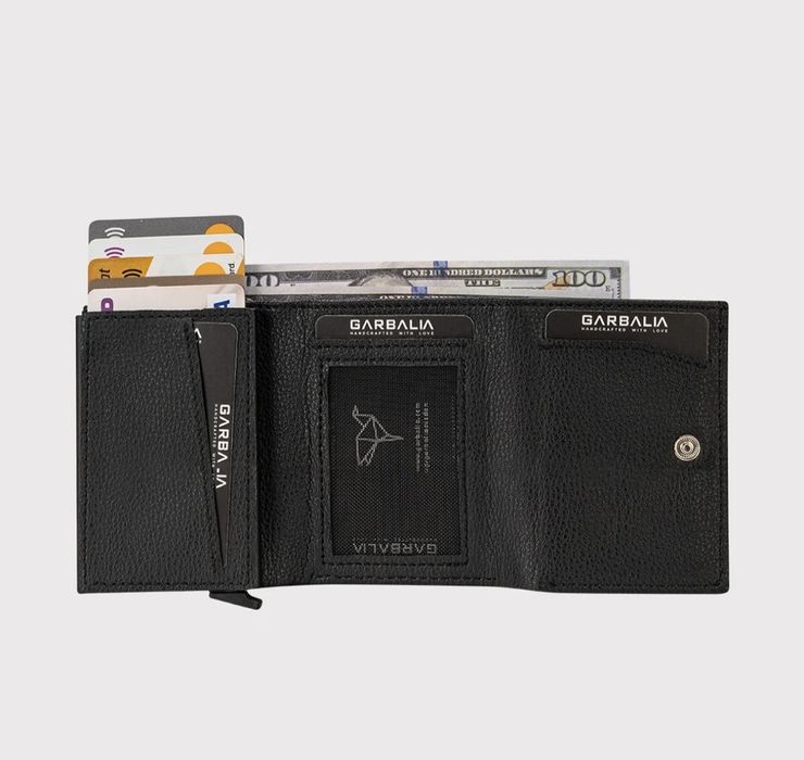 Черен портфейл с малтийски механизъм