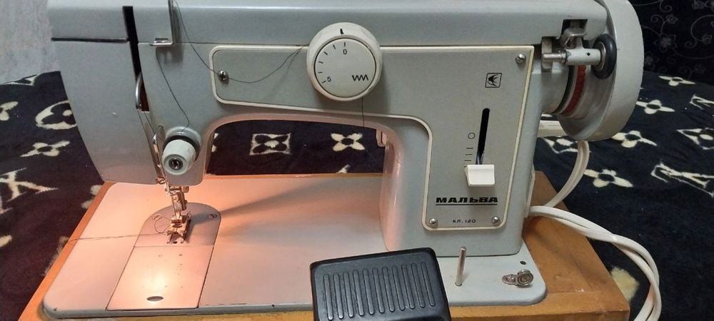 Машинка для швеи