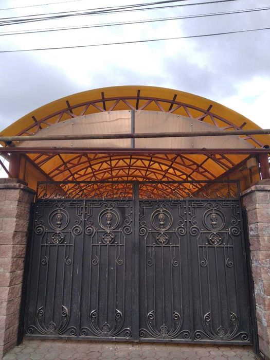 В НАЛИЧИИ! Монолитный поликарбонат, сотовый поликарбонат для теплицы