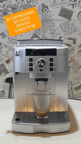 Expresor/aparat de cafea Delonghi Magnifica S Gri