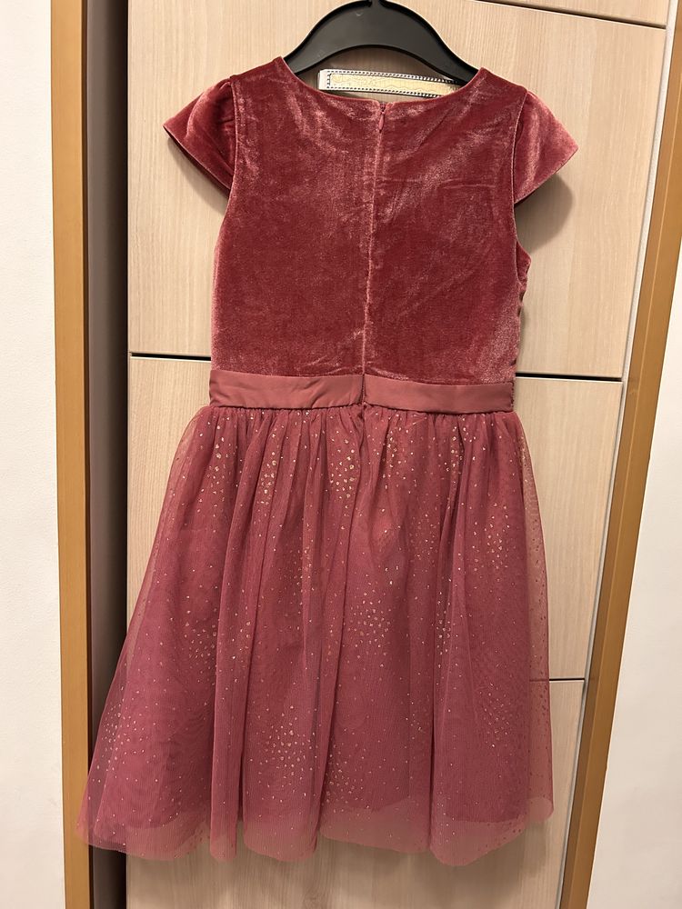 Vând rochie de ocazie pentru fetita mărimea 128 cm