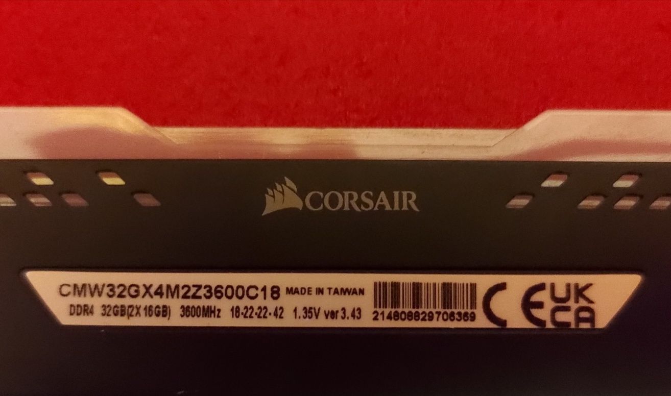 RAM: 32GB (2x16GB) Corsair Vengeance PRO RGB, DDR4-3600