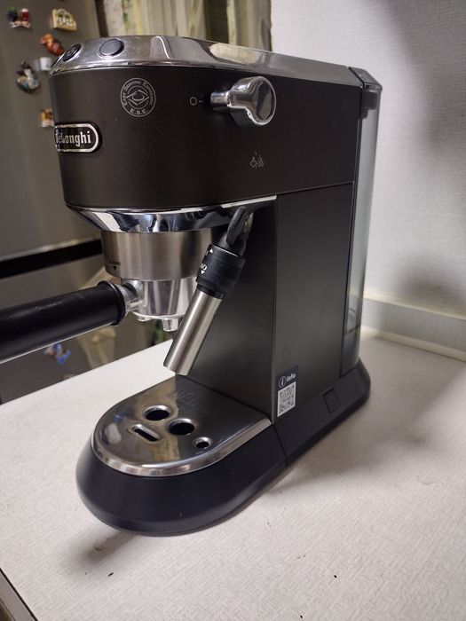 Кофемашина DeLonghi почти новая — 2 раза варили кофе (торг уместен)