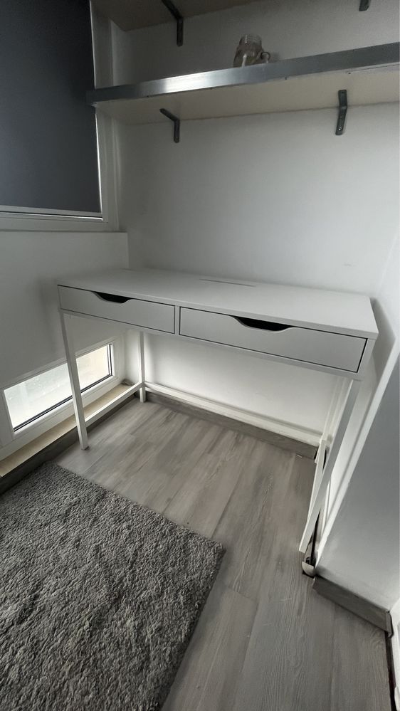 Birou alb din lemn ikea