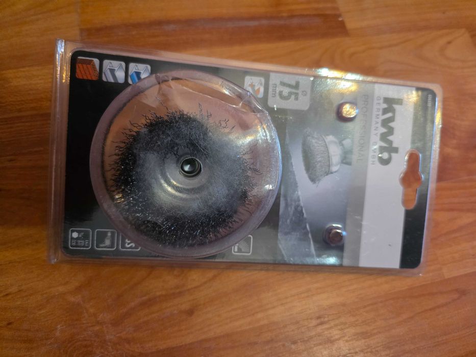 Perie tip cupă kwb, rotundă, ondulată, sârmă de oțel HSS