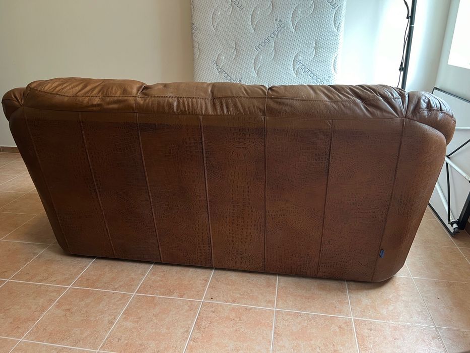 Кожен диван с растегателно двойно легло с матрак