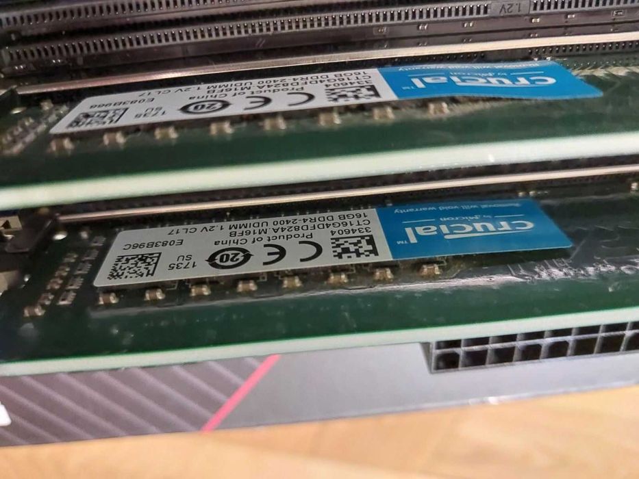 i5 10600K + Gigabyte Z490 Gaming X AX Wi-Fi + 32GB Crucial 2400mhz