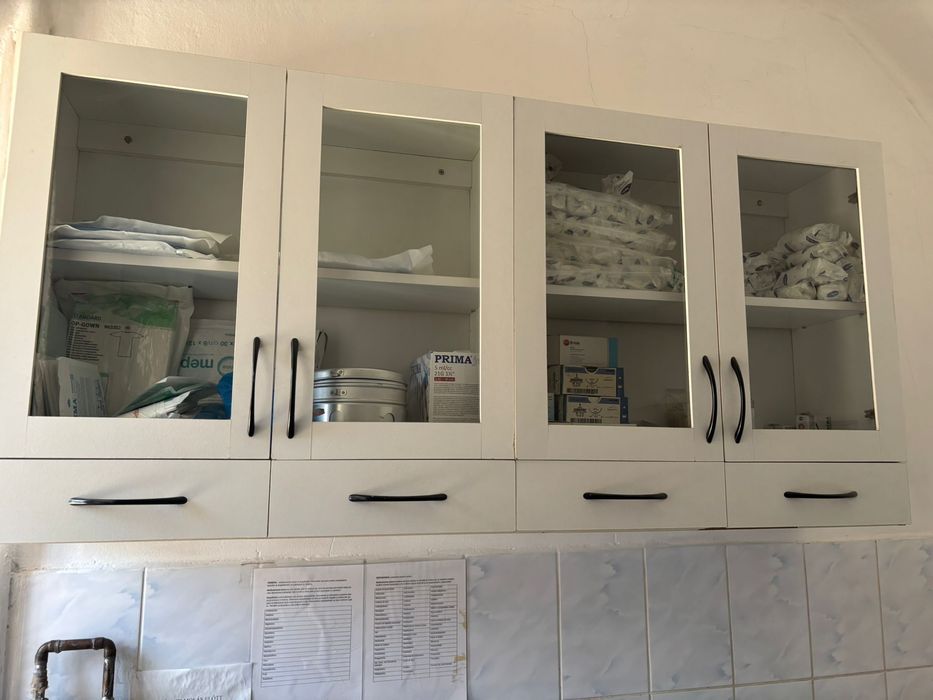 Mobilier magazin + corpuri bucătărie – folosite, în stare bună