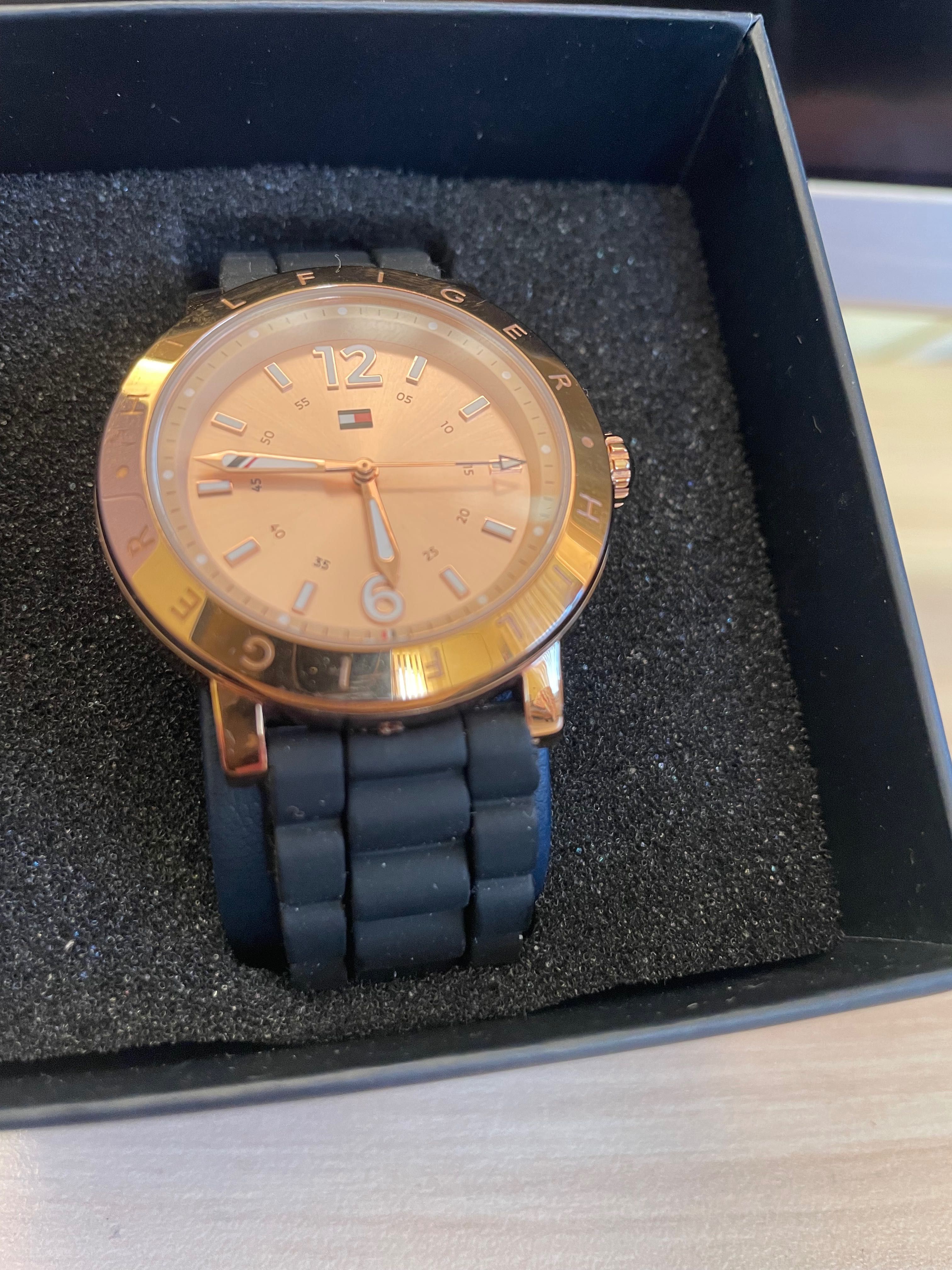 Часовник TomY HilfigeR