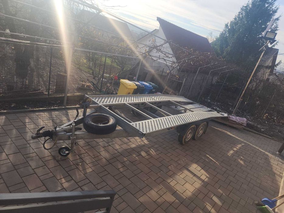 Inchiriez platforma auto