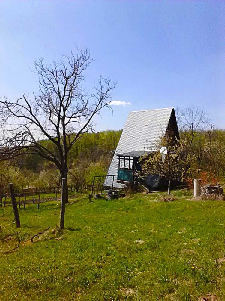Casa traditionala si teren, zona insorita langa Campina