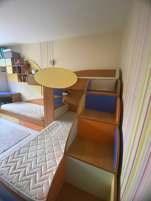 Функционален комплект за детска стая – 3 легла и две бюра