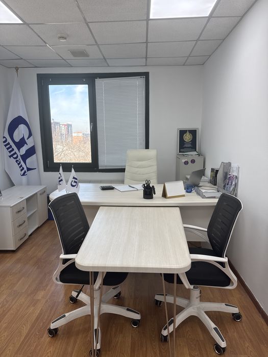 Офисная мебель диван и красла