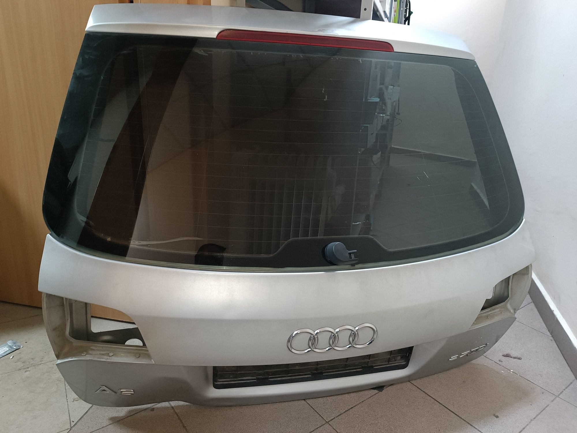 Audi A6 2006 Avant (4F,C6) задна врата със забележки