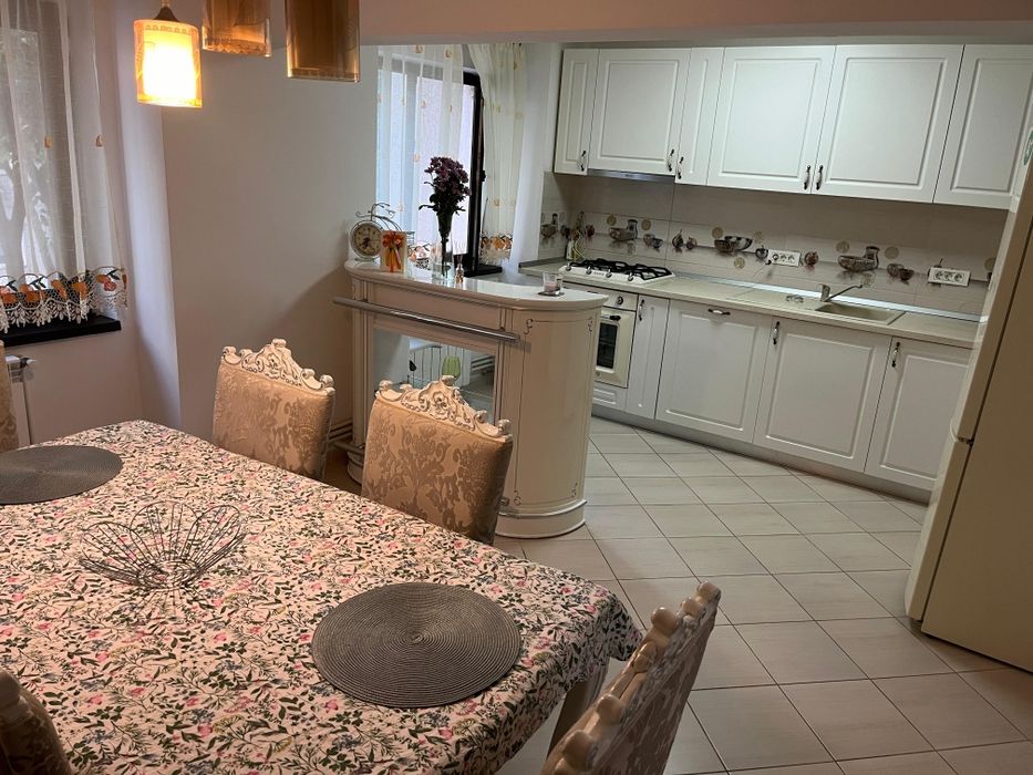 Inchiriez apartament