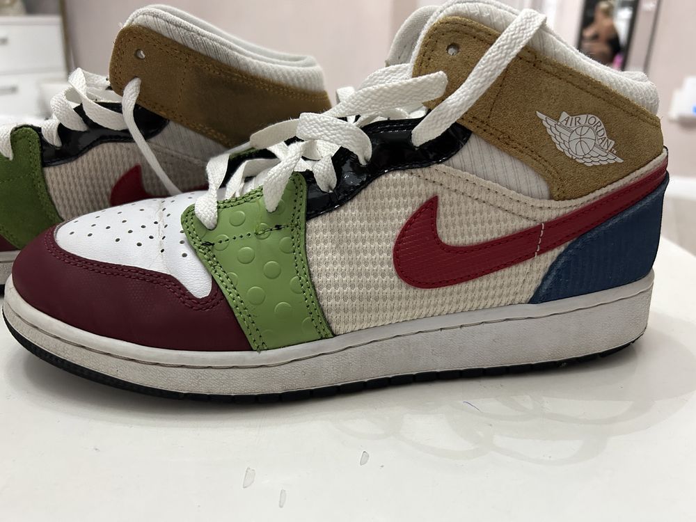 Air Jordan 1 Mid GS "Patchwork" Code: DR6957-100