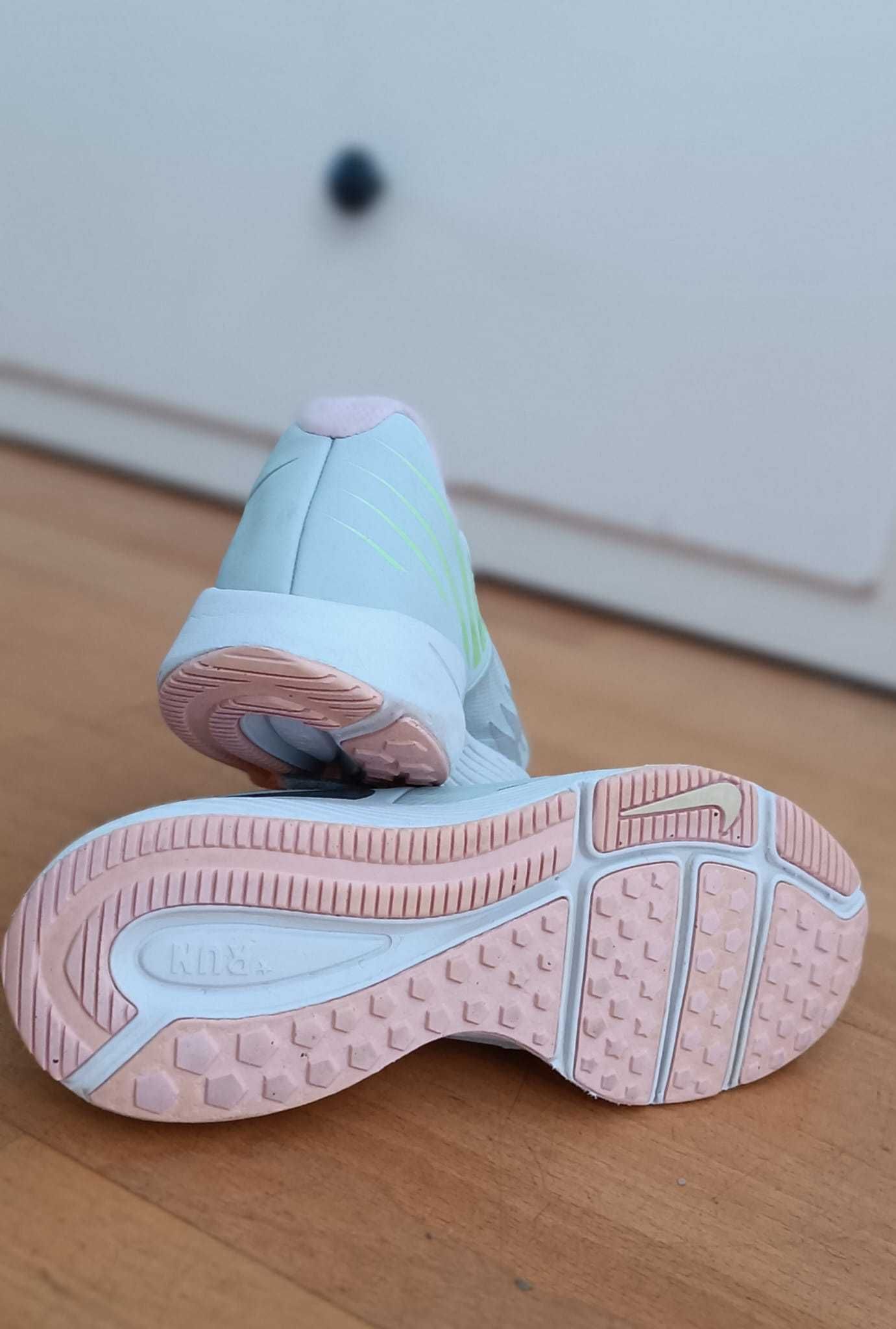 Adidasi Nike Fete