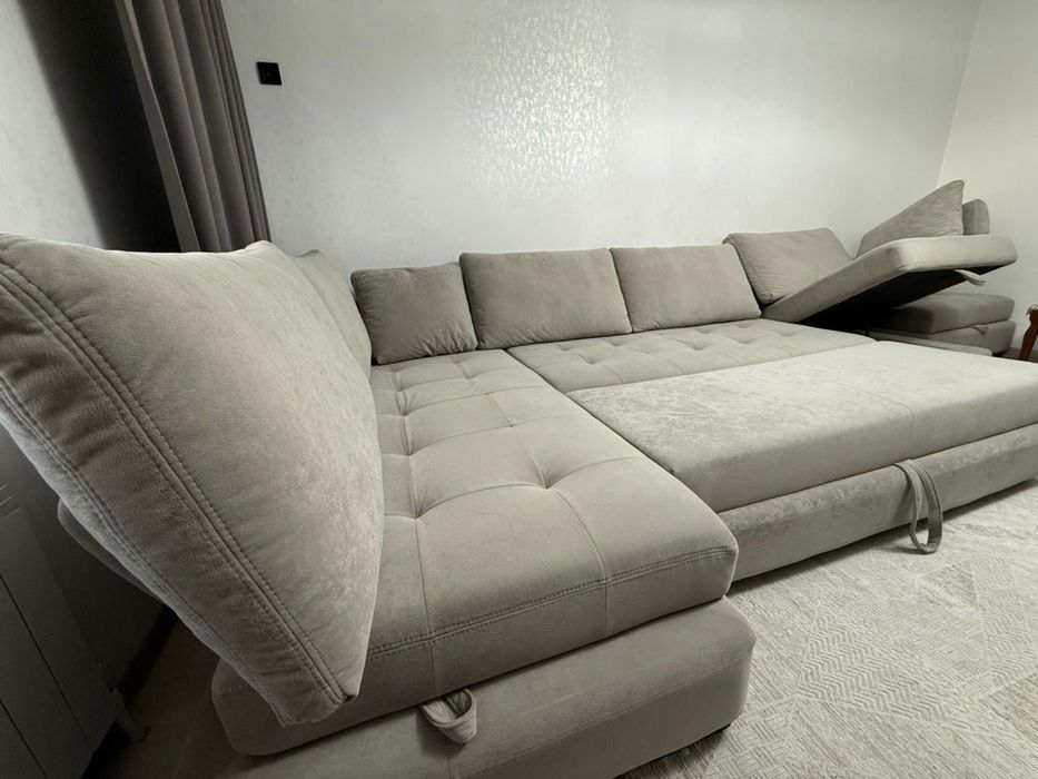 Продается углвой диван с пуфом