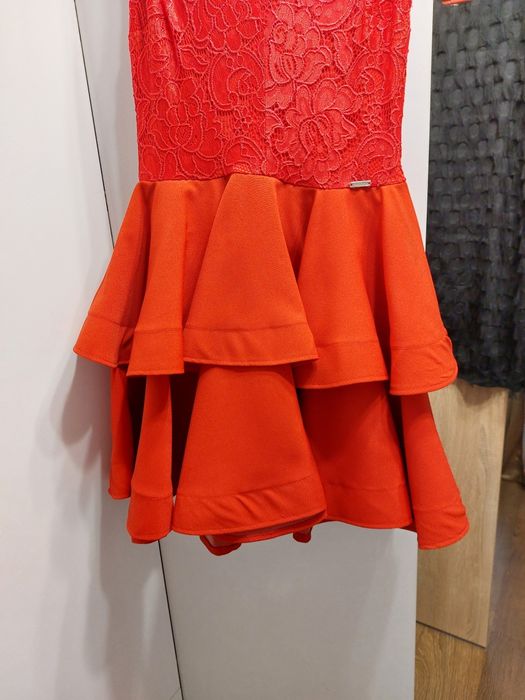 Червена официална рокля,М