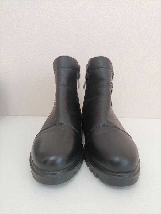 Продам демисезонные ботинки женские