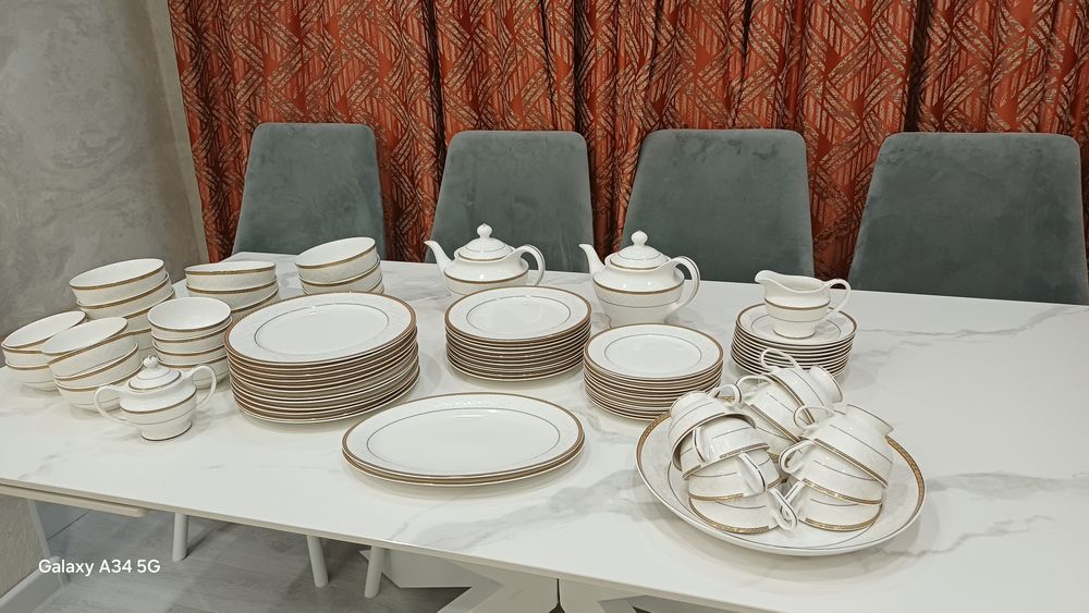 Продаётся практический новый сервис на 12 персон