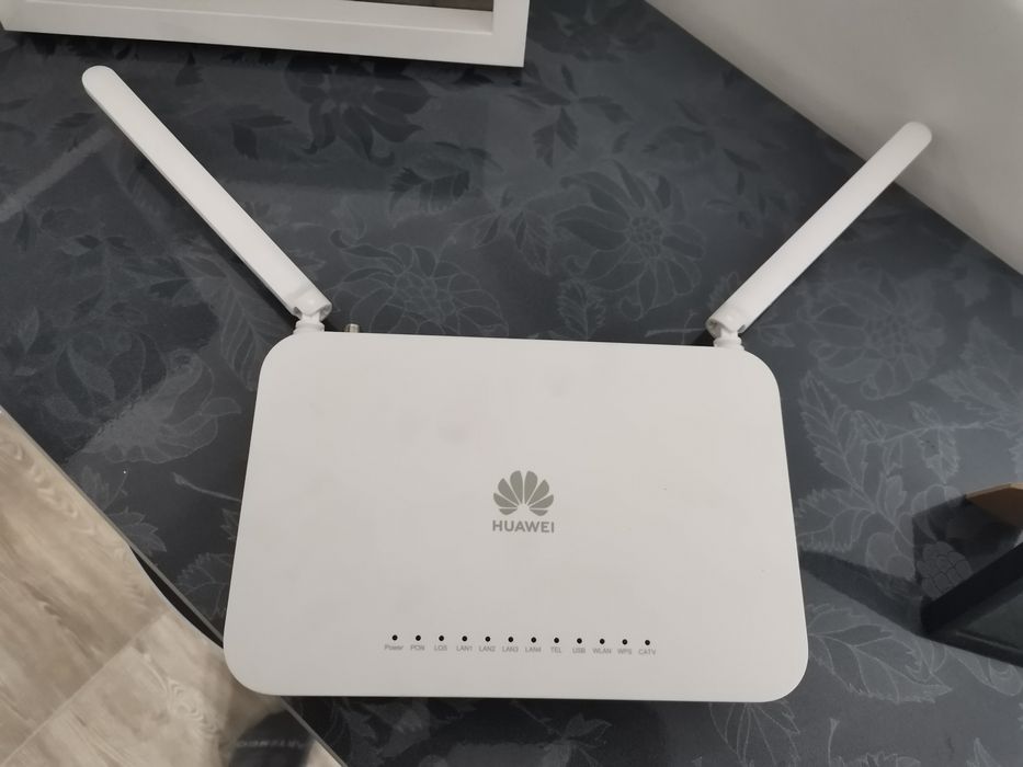 Vând router huawei