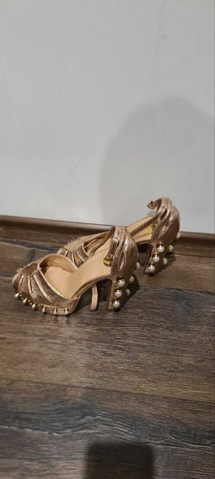 Buffalo високи сандали с перли