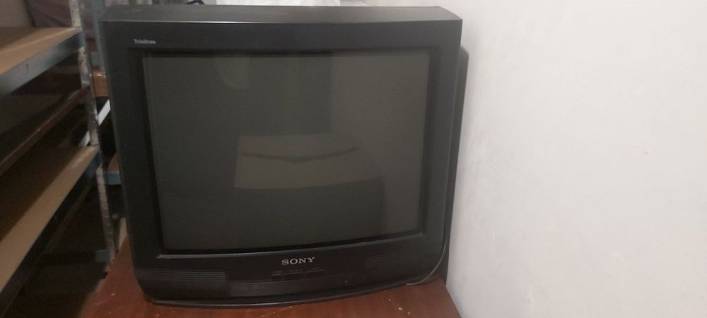 Телевизор SONY G21 Тринетрон плосък екран.