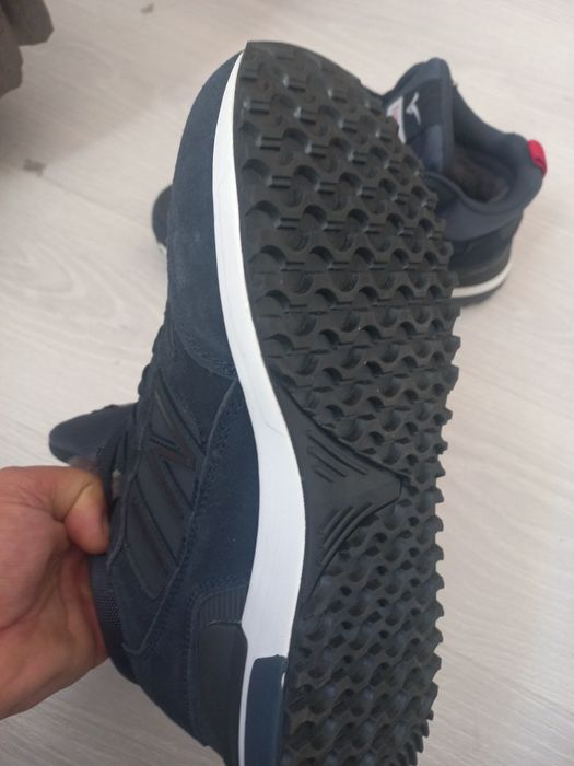 Подам зимнию обувь.