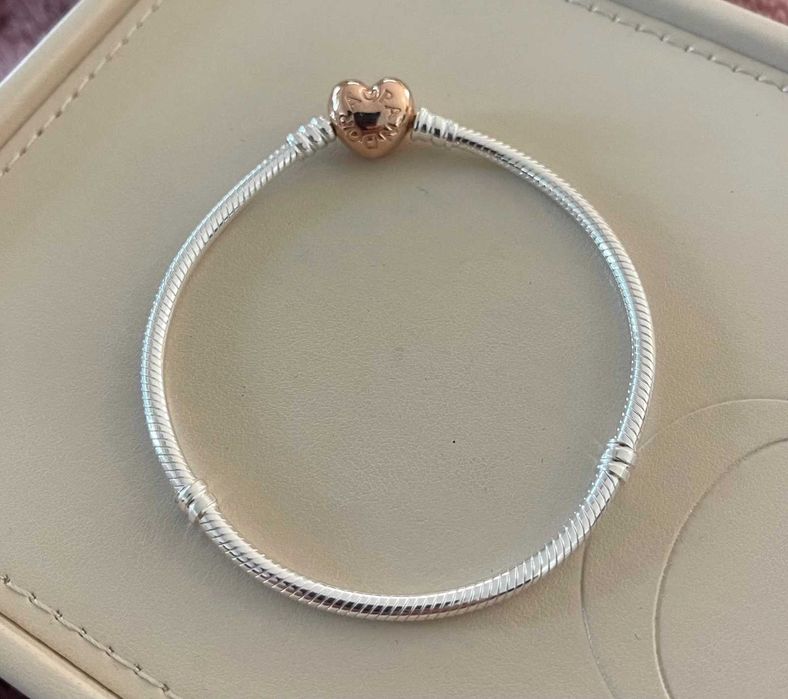 Гривна Пандора|Pandora