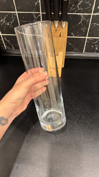 Ваза, кружки и бокалы