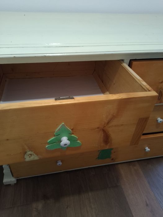 Comoda veche restaurata transformata in dulap ptr copil