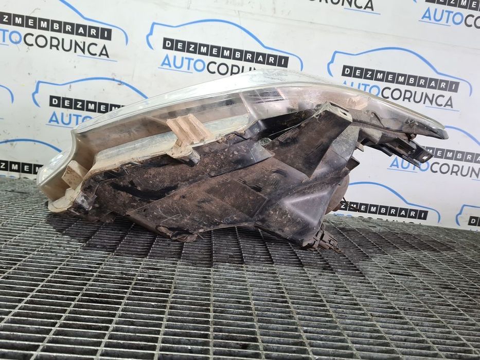 Far Stanga Mitsubishi L200 V 2015 - 2018 SUV 4 Usi (958) Fara xenon