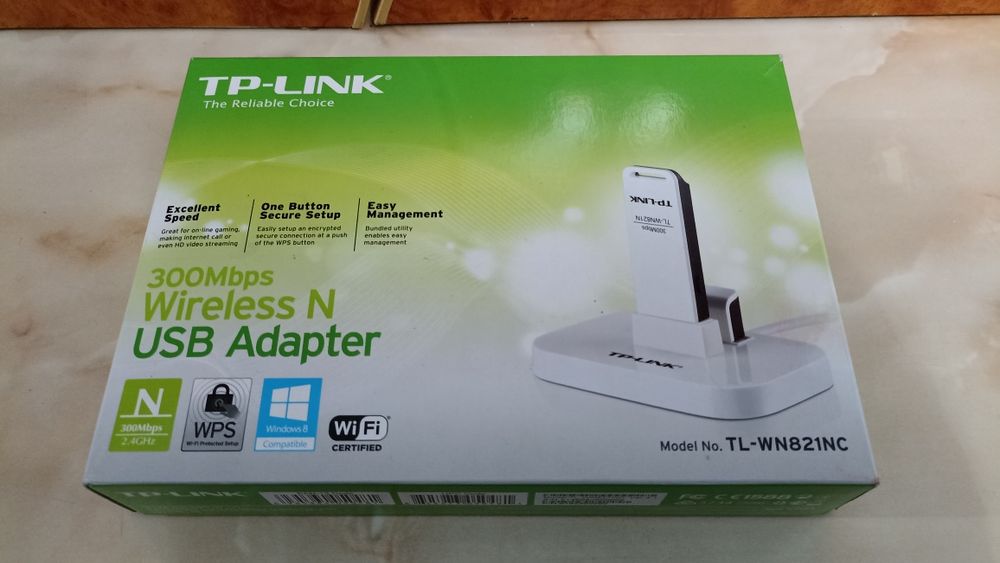 Vand un adaptor wirelles TP Link și un router Belkin