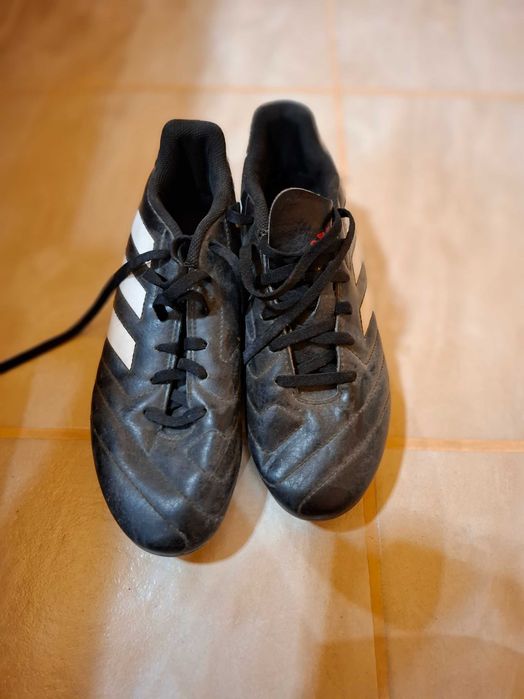 Vand papuci pentru fotbal adidas