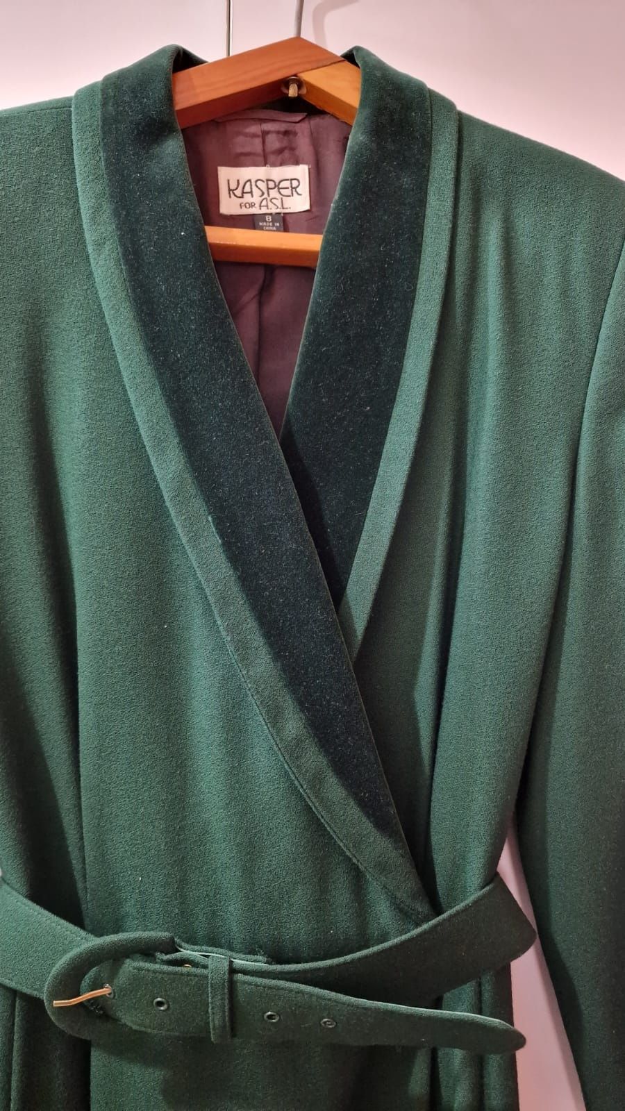 Зеленое вечернее платье из шерсти с бархатный отделкой