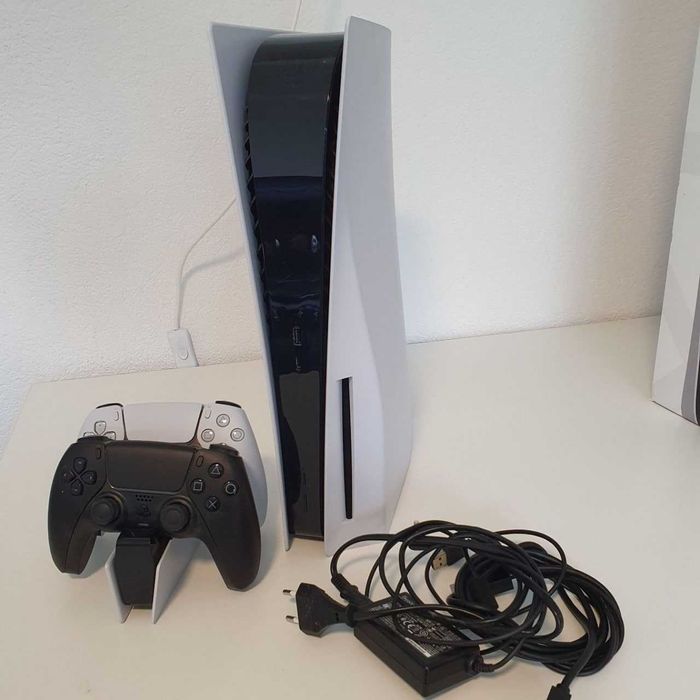 Playstation 5 cu 2 controale