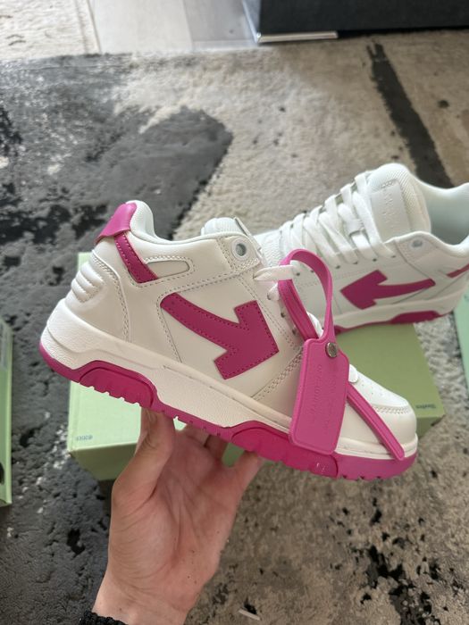 Off White ‘Out of office’