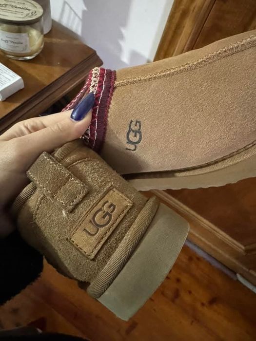 Vând UGG originale