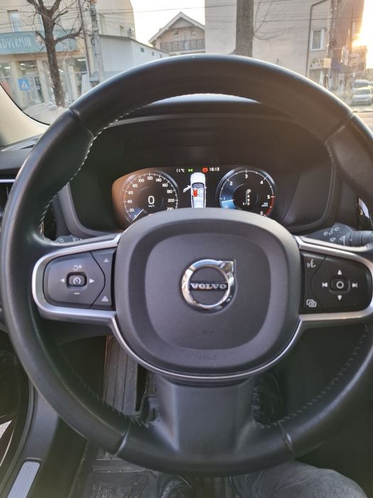 Vând Volvo V60 2019
