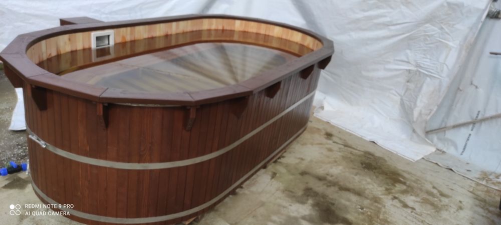 Дървен басейн,изграден изцяло от дърво,може и дюзи за джакузи