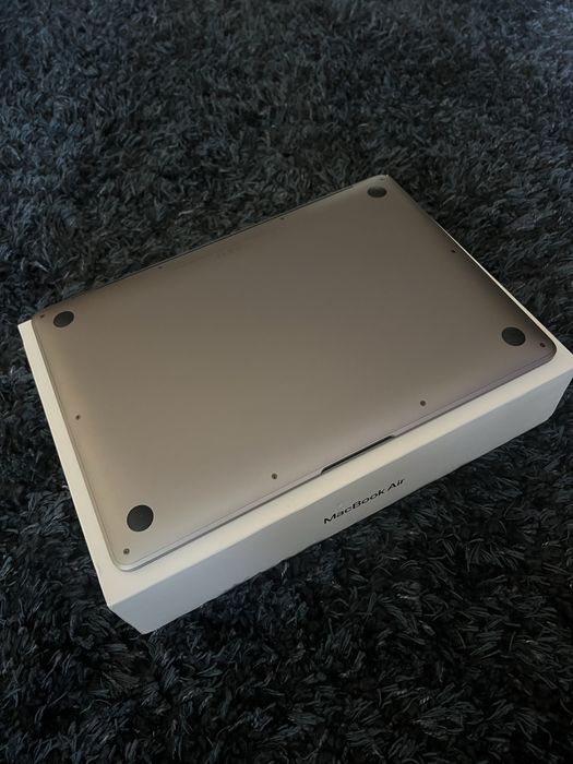 Apple MacBook Air 13″ (M1, 2020) 8 GB/256 GB Space Grey