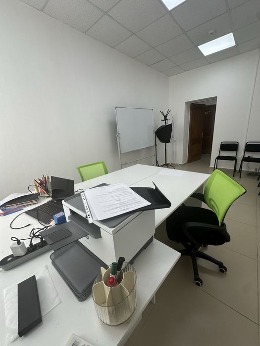 Продаю столов стульев и доску, шкафа, вешелку