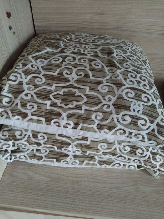 Продам подушки б/у для зала или спальни.